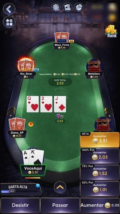 Mesa de poker do app no flop, com as ações Desistir, Passar e Aumentar e os atalhos de aumento por porcentagem do pote